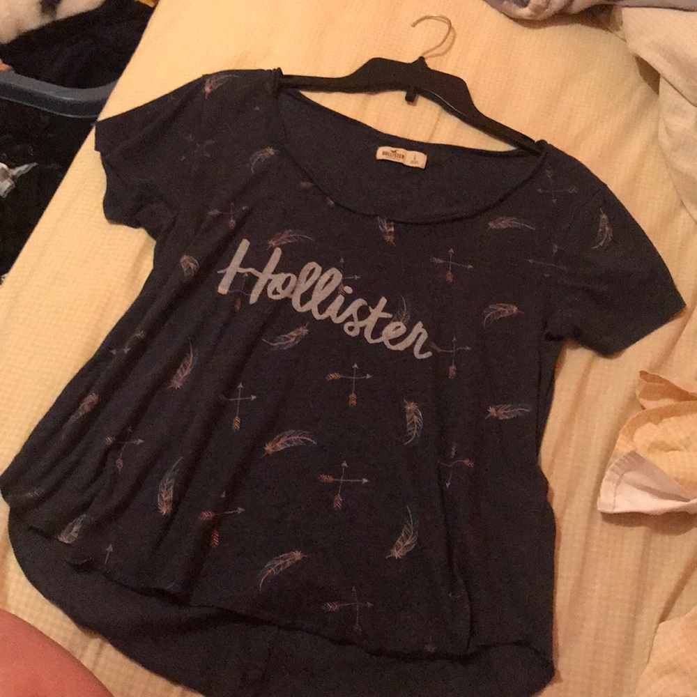 Cute Hollister tee!